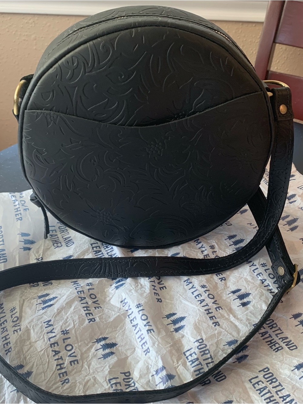 Portland Leather Goods Circle Crossbody Bag in DAHLIA! - Picture 2 of 10